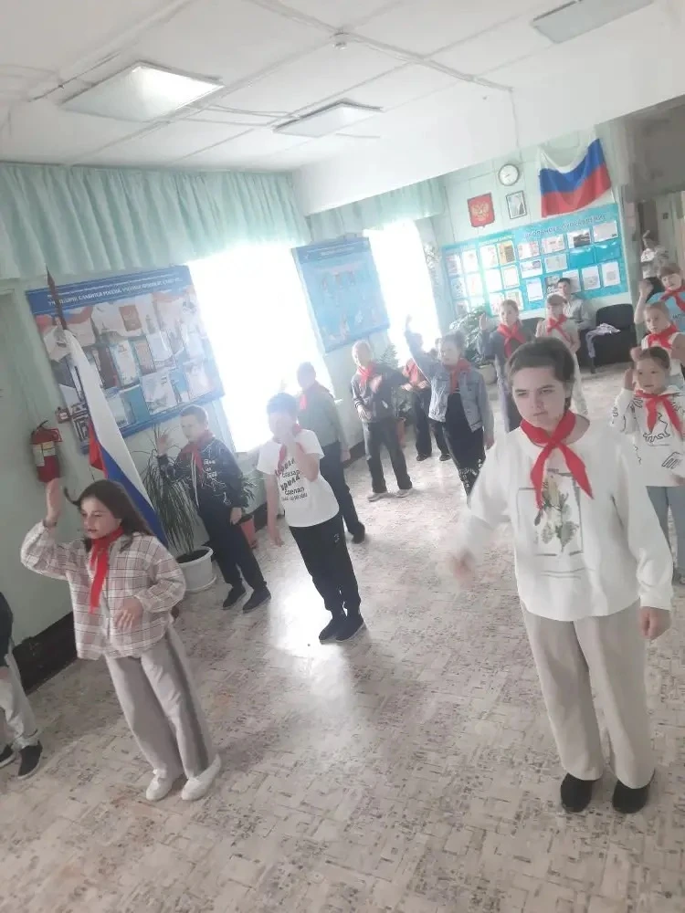 День 9. "Сказки народов России. День России" 
Утро началось с традиционной зарядки. После завтрака о