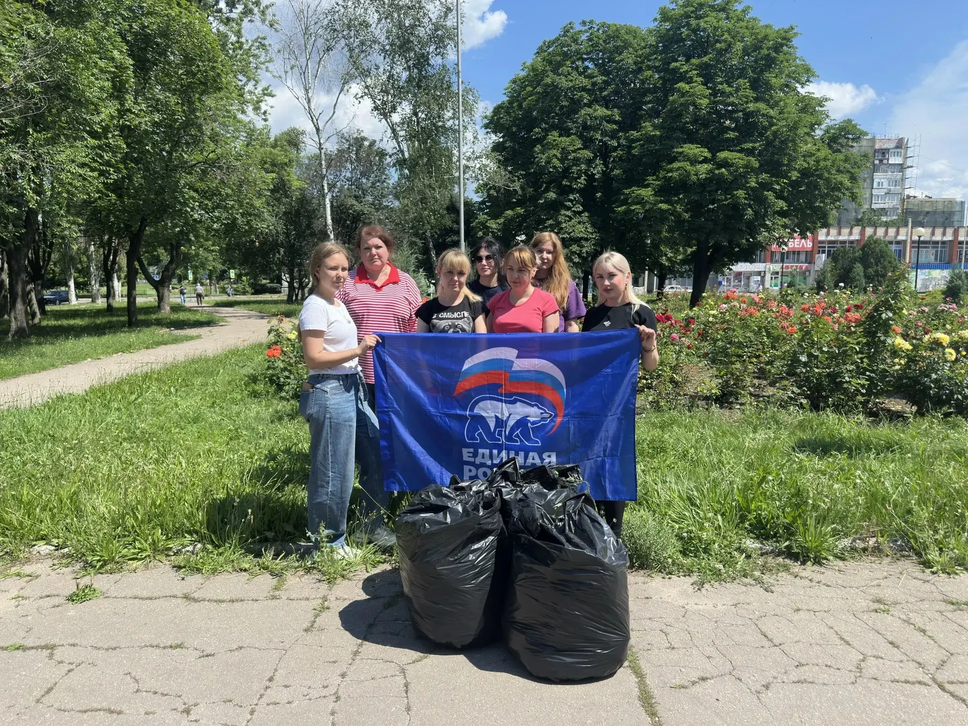 Сегодня в Пролетарском районе состоялась традиционная экологическая акция "Чистый четверг" в рамках 