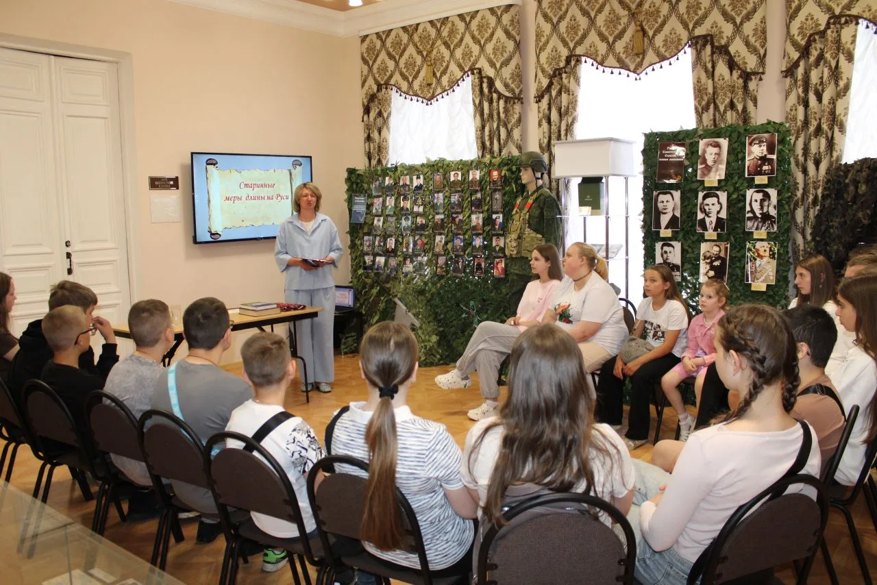 ТАЙНЫ СТАРИННЫХ МЕР📏

Кто «аршин проглотил», «почём фунт лиха», у кого «семь пядей во лбу» и «косая