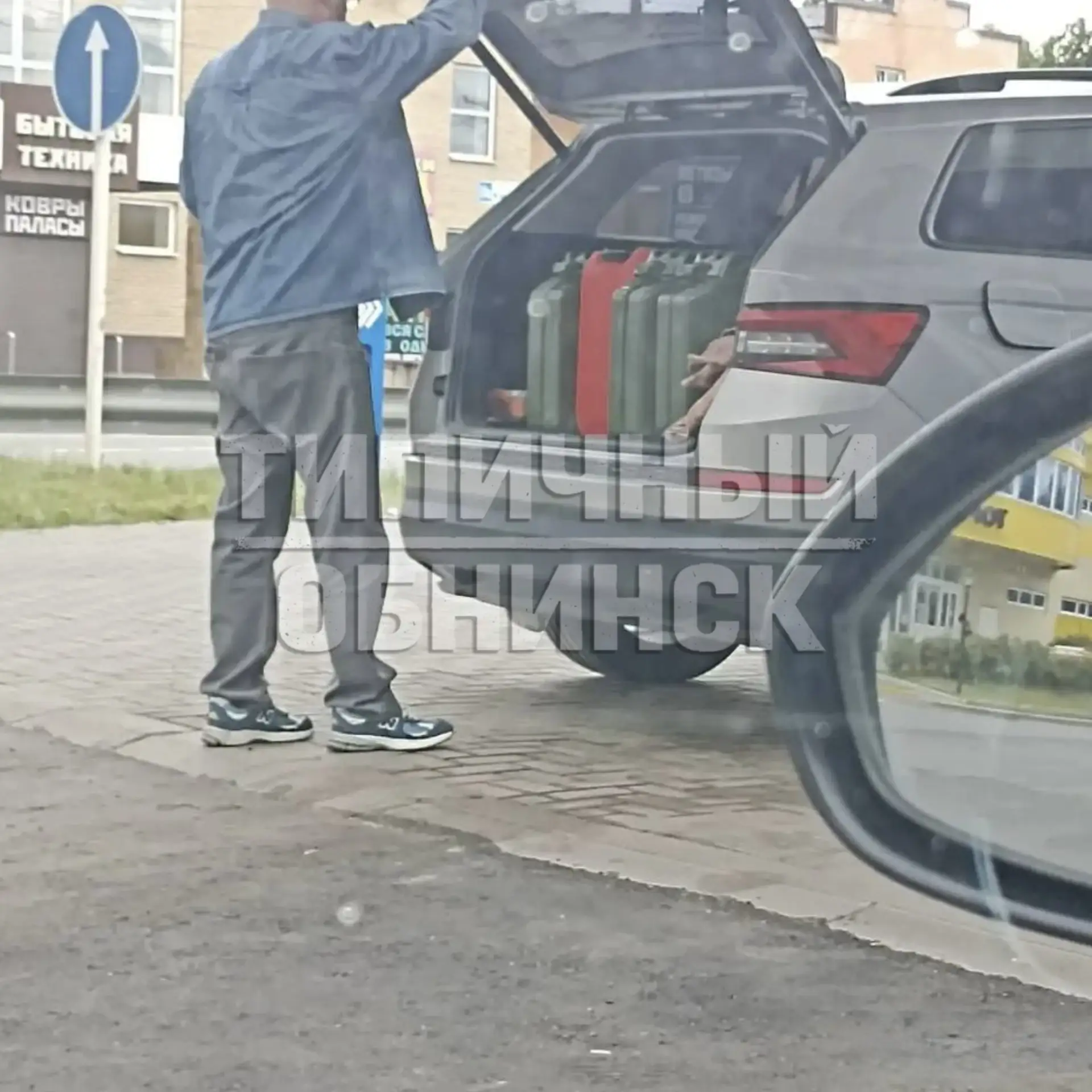 Бензин в канистры временно перестали отпускать сразу несколько крупных сетей АЗС