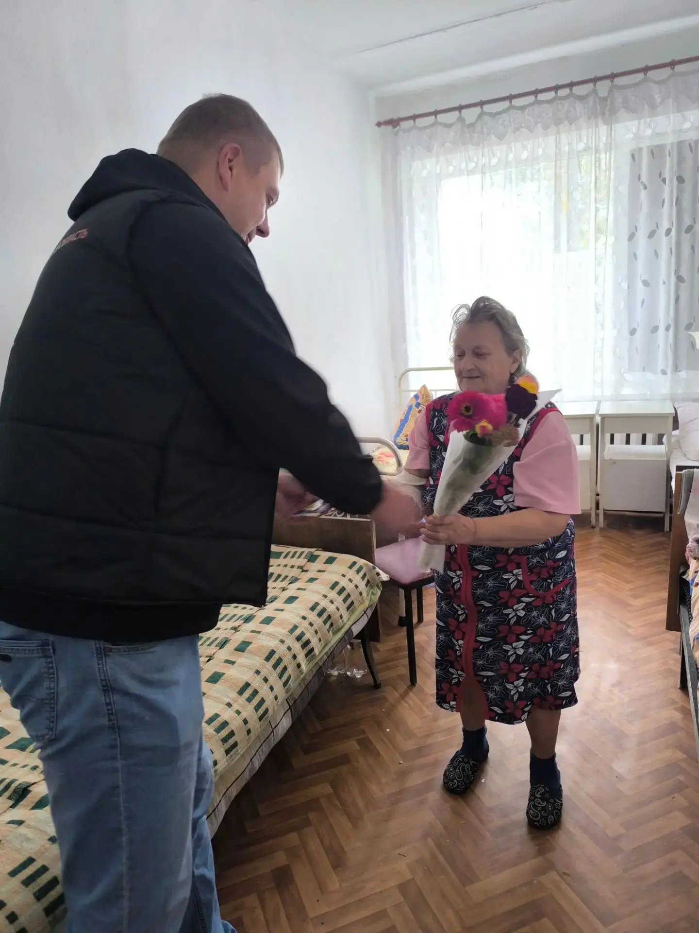 С добрыми пожеланиями: отдел молодежной политики поздравил пациентов больницы