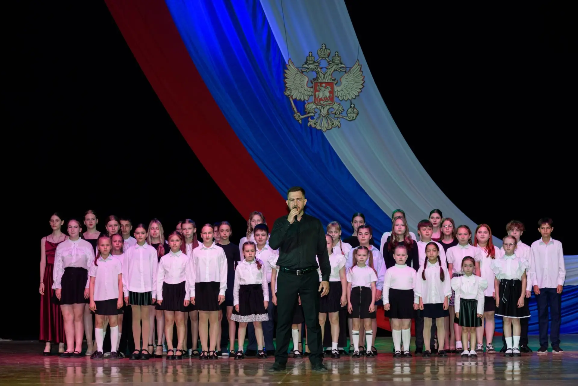 💥 Праздничным концертом «Единство — сила России» отметили День России в Алатырском городском Дворце