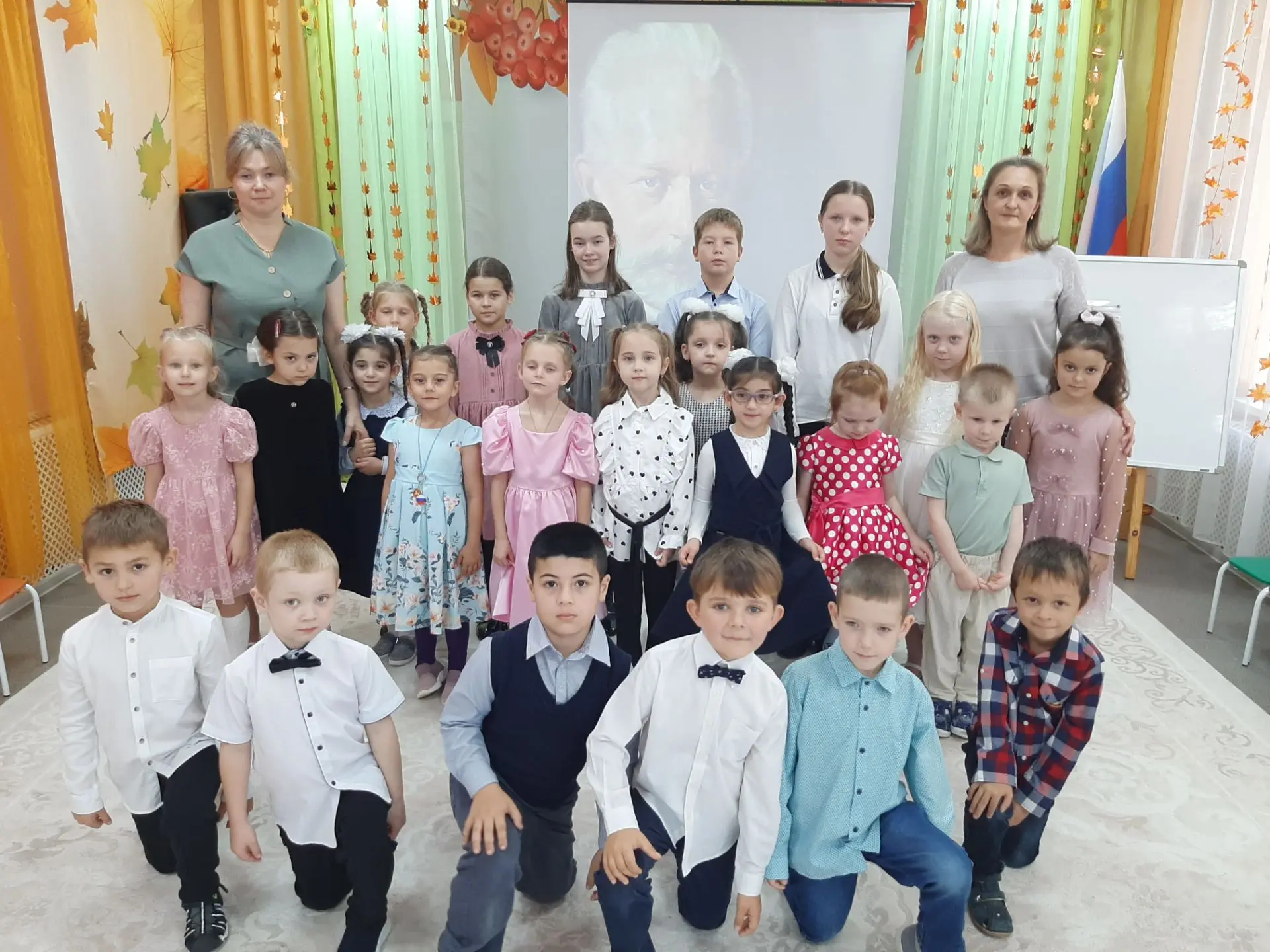 Тематический досуг "Как Чайковский нотки потерял" прошел в нашем детском саду.