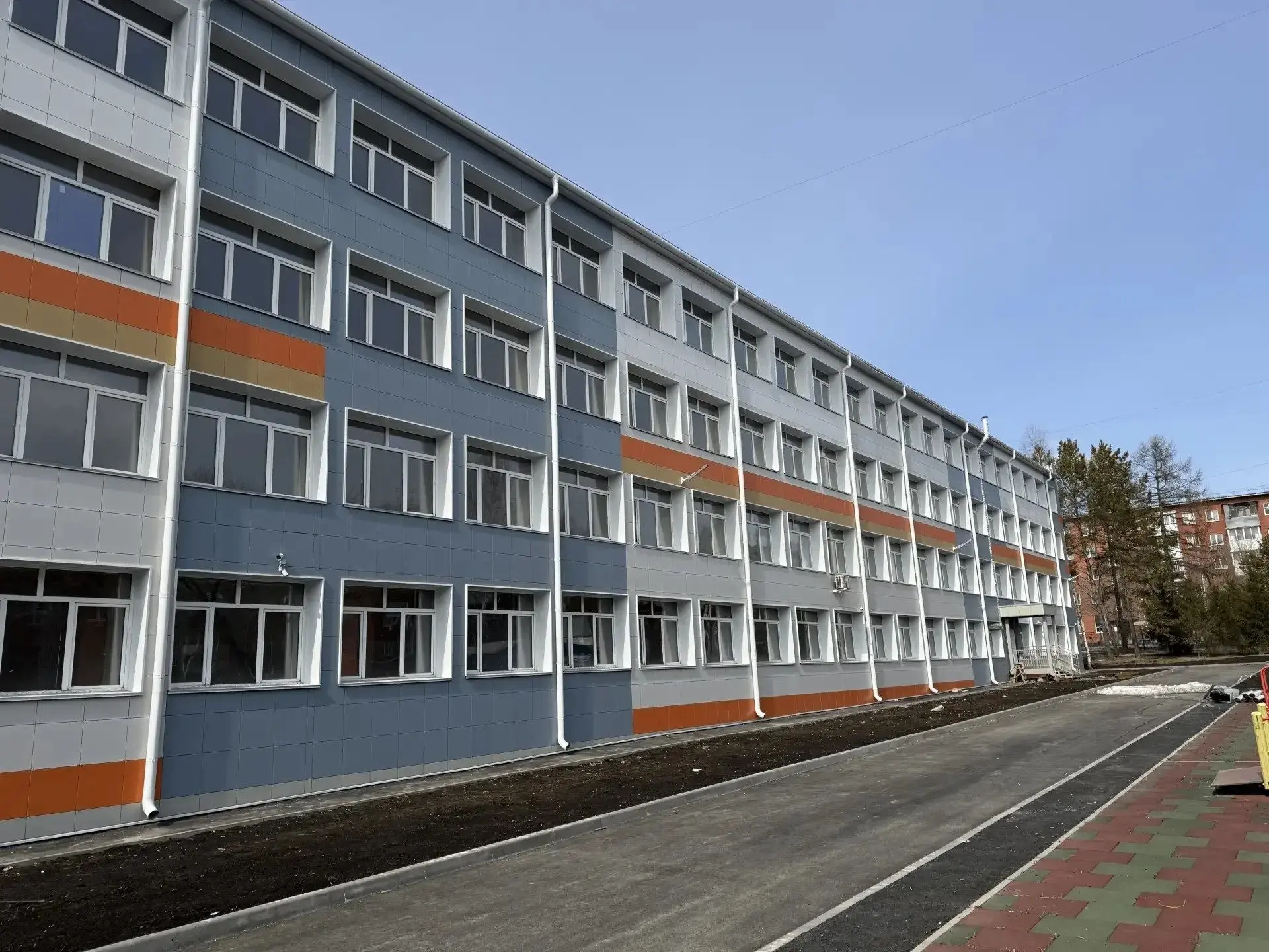 В 2026-2027 годах в Кузбассе был запланирован капитальный ремонт 14 школ. Благодаря кон...
