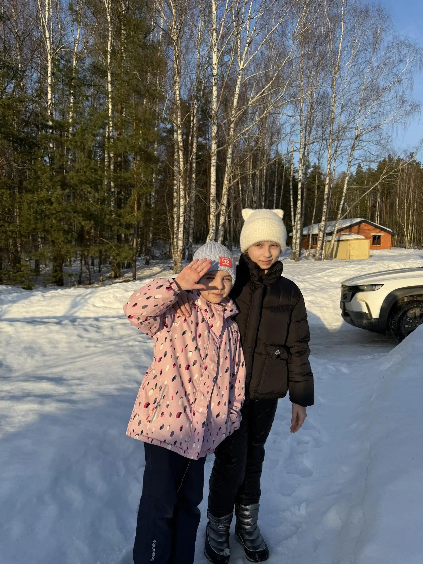 Сугробы огромные, наступаешь и проваливаешься на половину 🙈  Но хорошо, тишина такая 🏡 скоро возобно