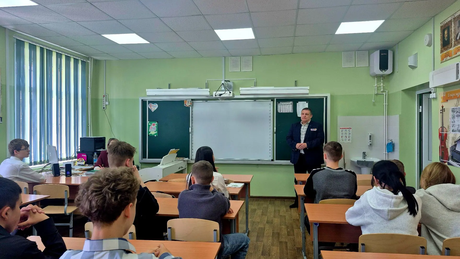 В Петропавловске-Камчатском в школе №6 им. Л. П. Лельчука прошёл «Урок Мужества»   В Петропавловске-