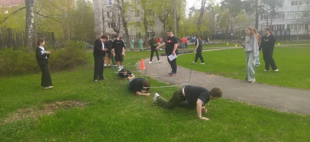 Сегодня 4 мая 2026 года на базе МБОУ школа 13 с УИОП прошёл первый день Всероссийской военно-патриот