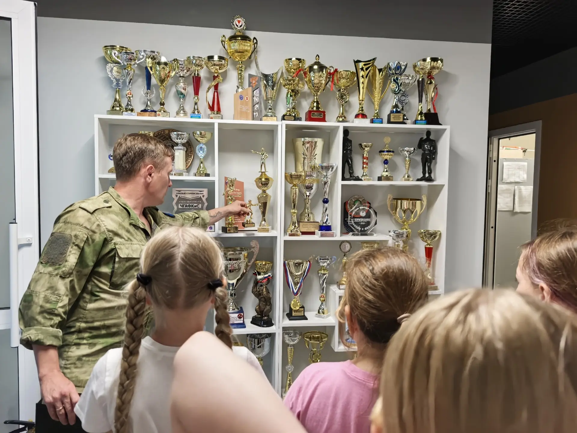 💪От «Десантника» до спортивных побед!

Лето — это маленькая жизнь, а день в нашем школьном лагере —