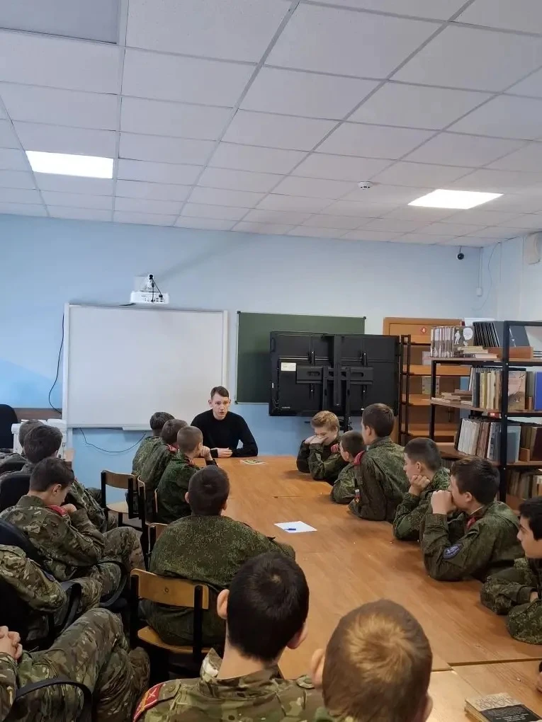 📢 Профориентационная встреча в Верхнемамонском кадетском корпусе