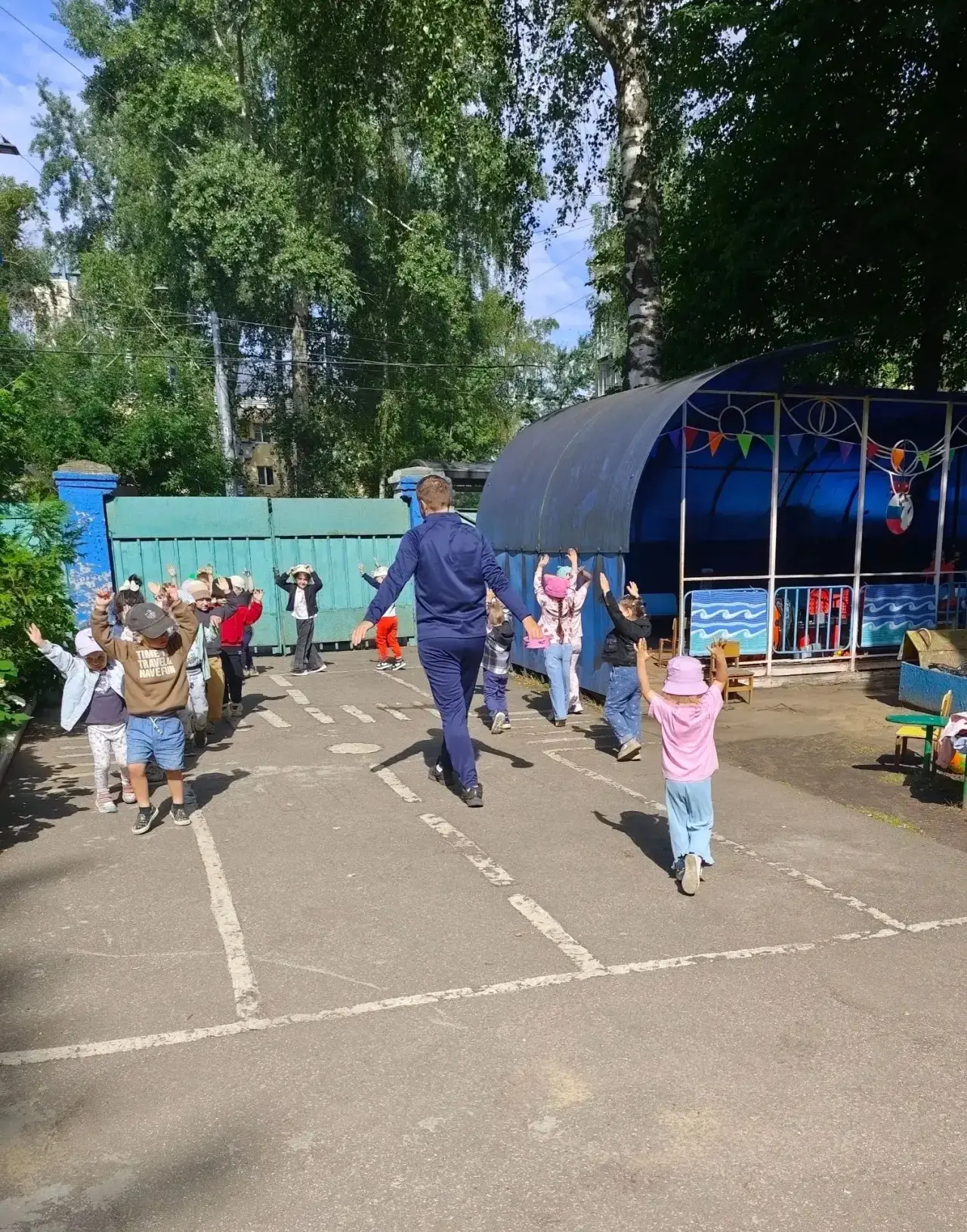 ☀️ Доброе утро, друзья! 
Вчера у нас день начался по-настоящему активно! 🎉

Ребята вышли на свежий 