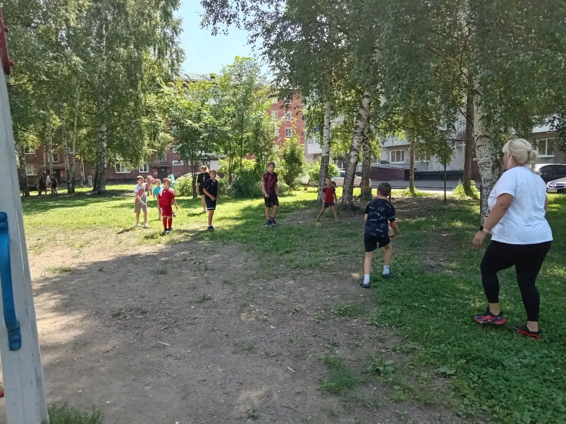 «А у нас во дворе» — праздник спорта продолжается! ⚽️Инструкторы МАУ СК «Шахтер» не сид...