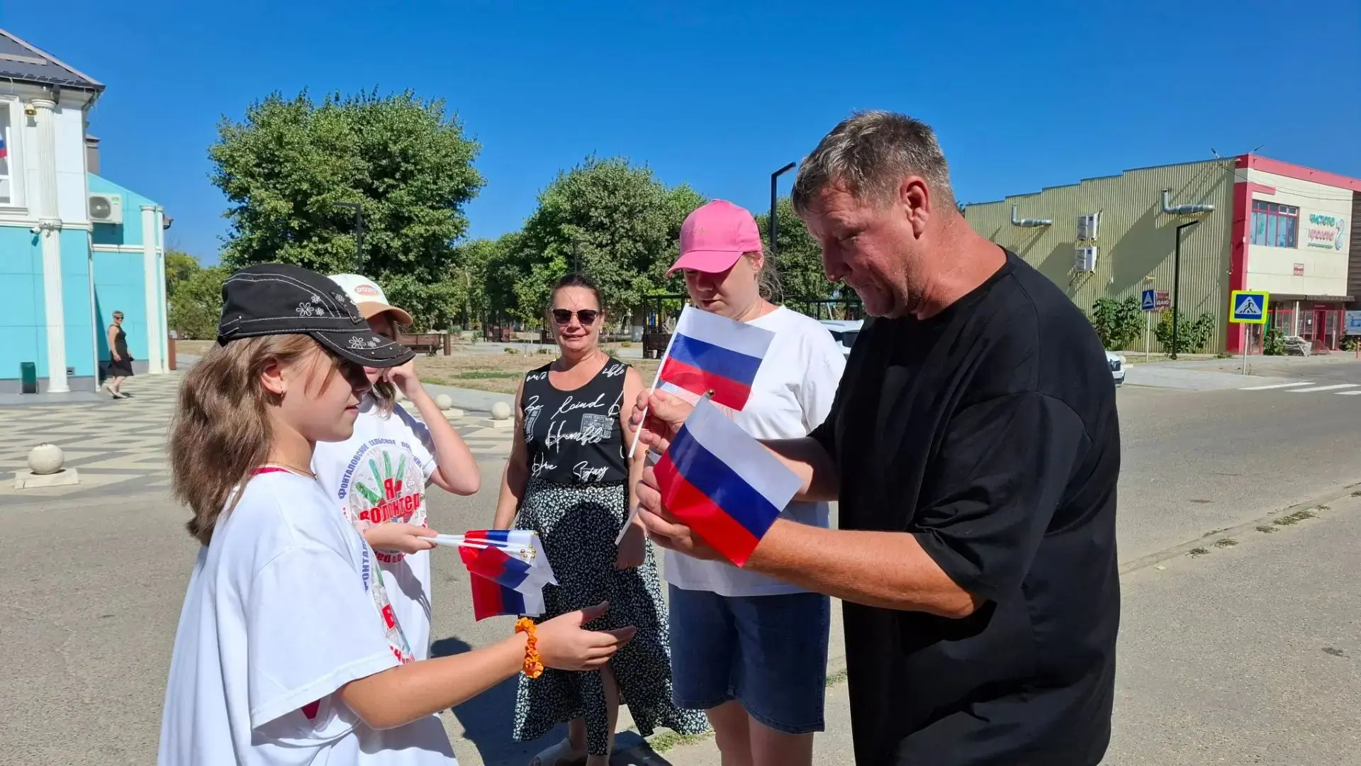 🇷🇺 В посёлке Кучугуры прошла символическая акция «Российский триколор»!