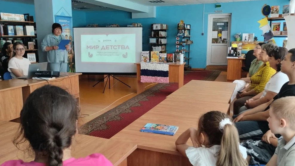 КАНИКУЛЫ С ПОЛЬЗОЙ!
💫 «Мир детства: игры и детский досуг разных народов России», на такой лекции по