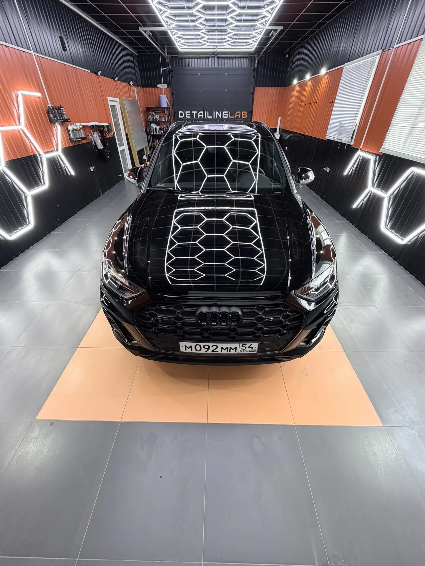 Audi SQ5 защита всего кузова антигравийной пленкой с нанесением керамики Gyeon PPF, защ...