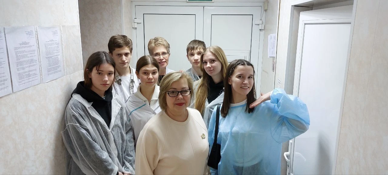 В ходе экскурсии в санитарно-эпидемиологическую станцию города Североуральска учащиеся ...