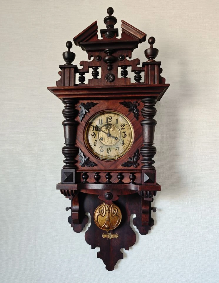 Реставрация старинных настенных часов Gustav Becker