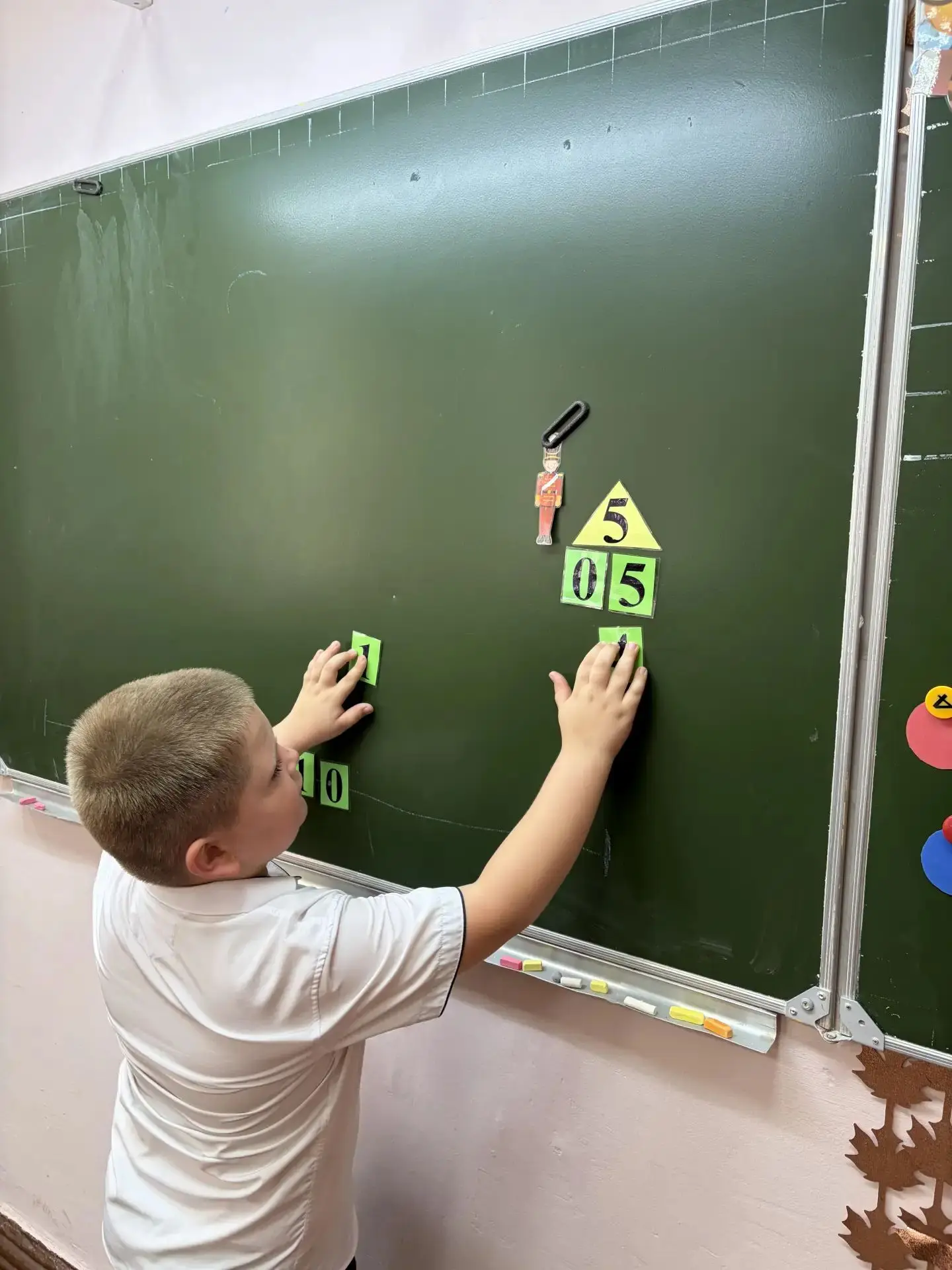 В 1Г классе прошло вводное занятие кружка «Формула мышления». Ребята познакомились с ос...