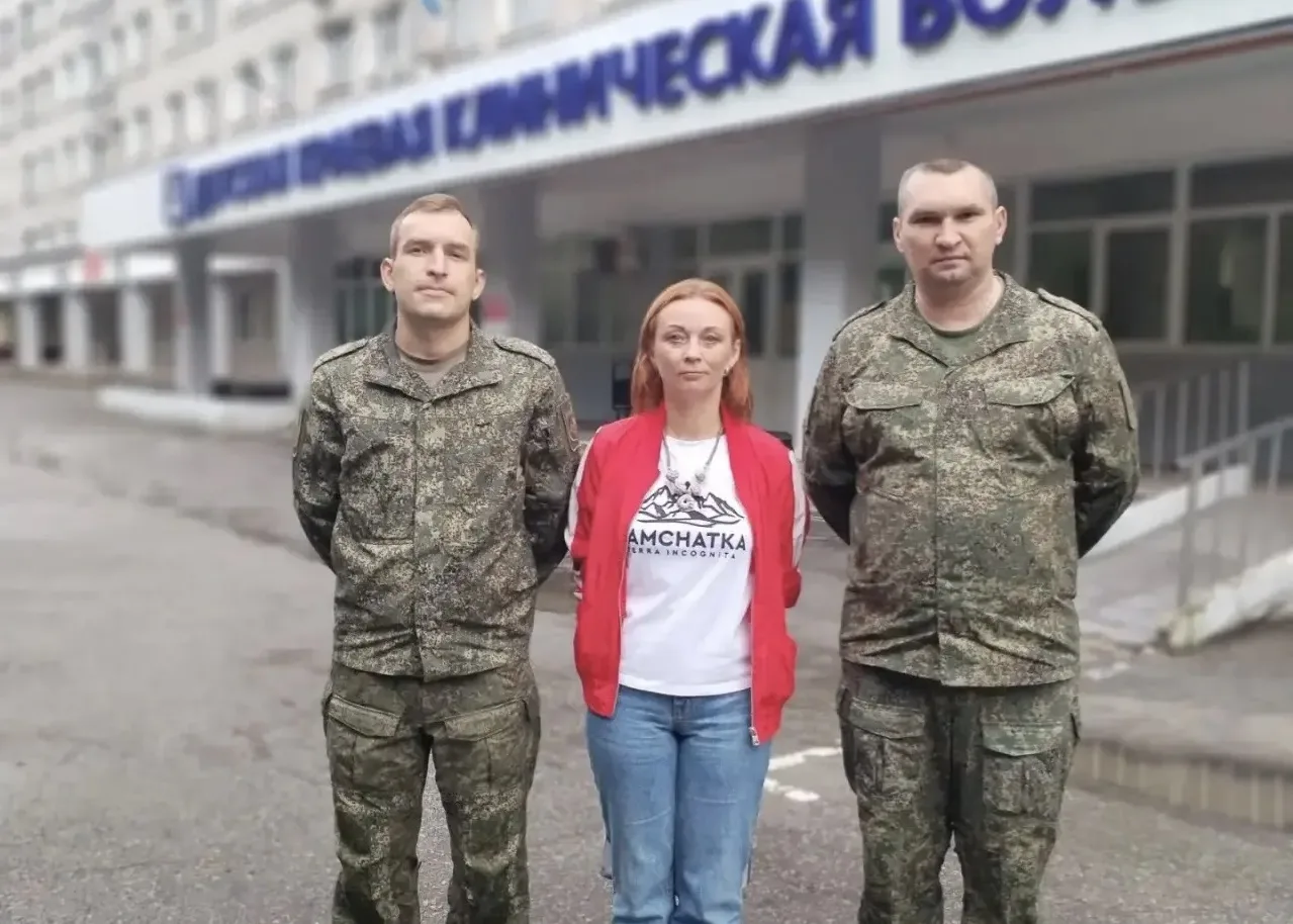 🎗️В Хабаровске военные встретились с пациентами больницы в День солидарности в борьбе ...