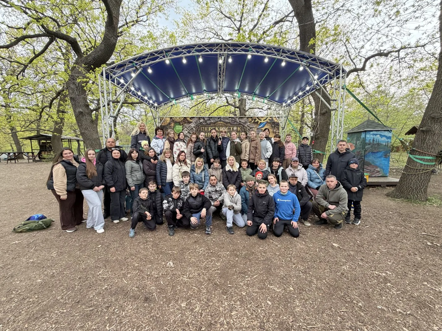 Даже если  день пасмурный и черные тучи бродят по небу, не меняйте планы и обязательно поезжайте в «