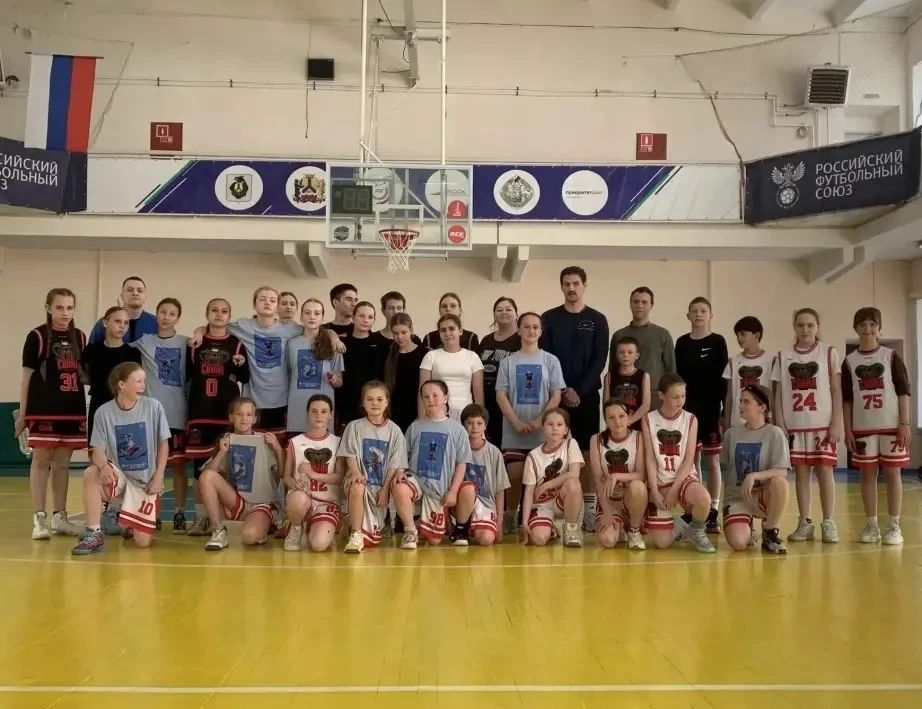 ⛹️‍♀️ Баскетбольный лагерь собрал более 300 детей и подростков края

В рамках проекта «Полянка – Дет