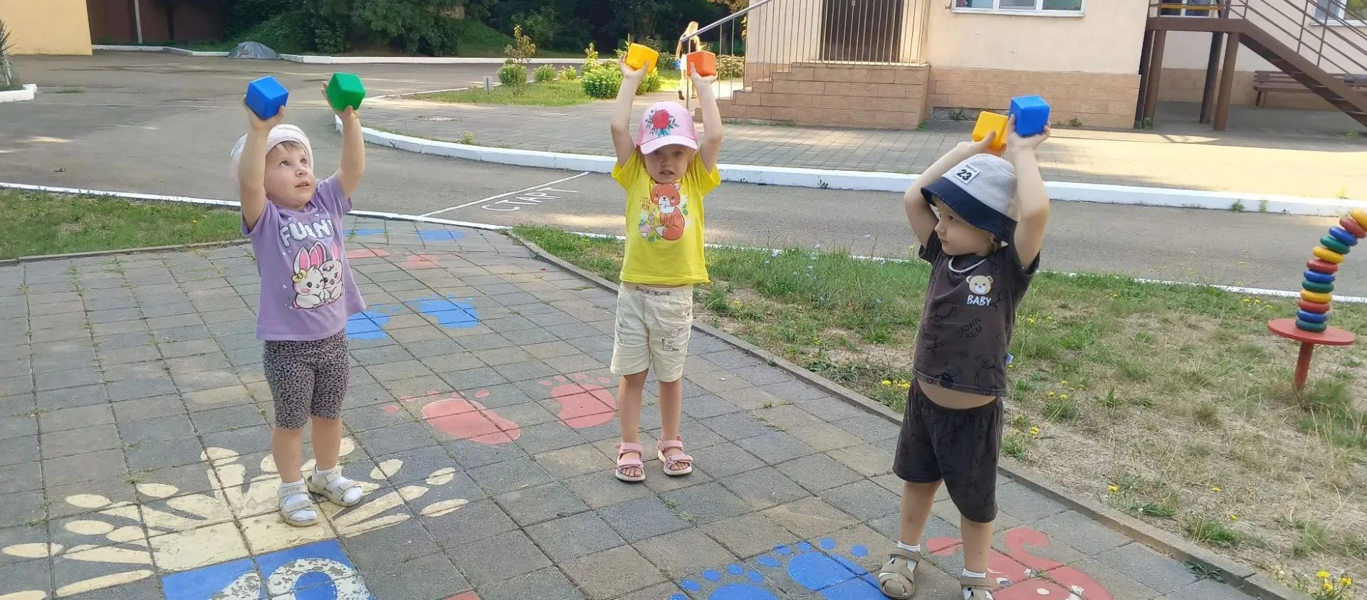 Бодрое утро! ☀️

День в группе «Веселые ребята» начинается с зарядки!

Музыка, улыбки и весёлые упра