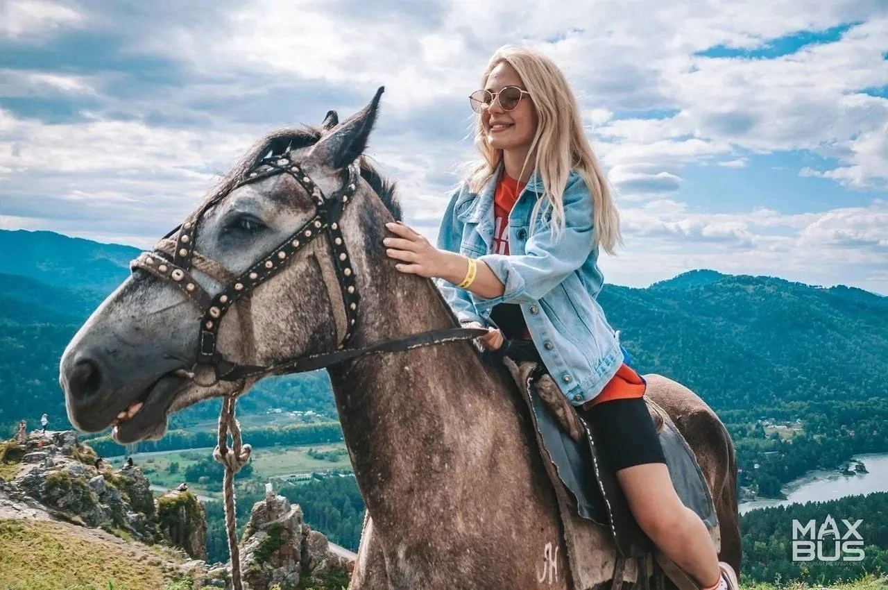 🐎 КОННАЯ ПРОГУЛКА
Самая живописная экскурсия в наших Алтайских турах!

⛰ Конный поход на Чертов пал