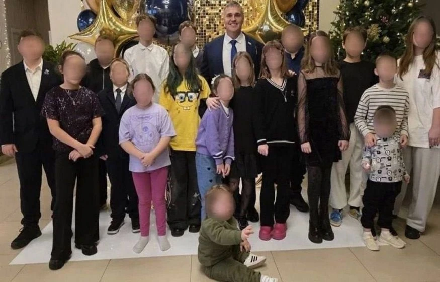 Отец герой.)