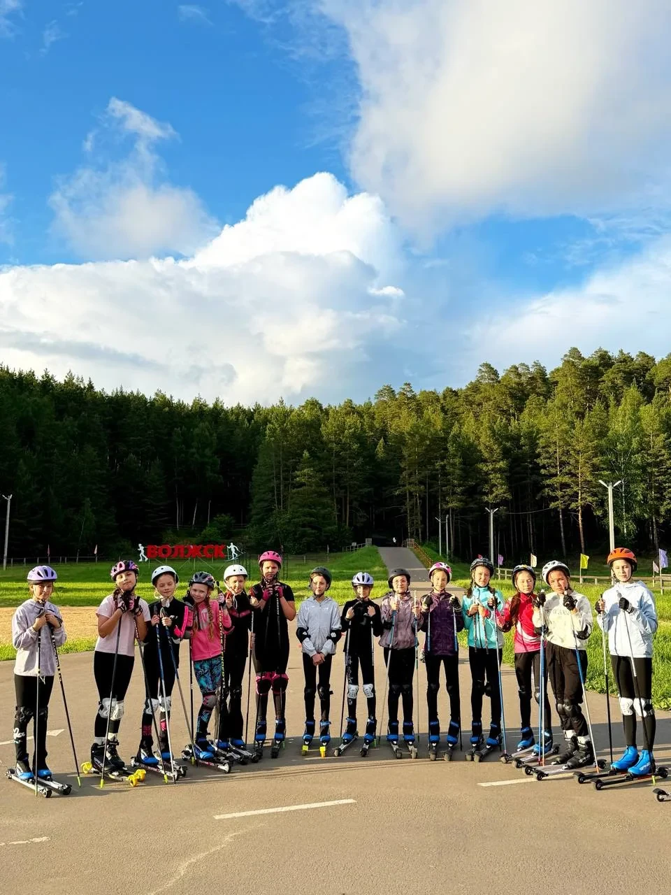 ⛷️🛼 "Полным ходом" идут тренировки у наших юных лыжников. Воспитанники Анжелики Матыгу...