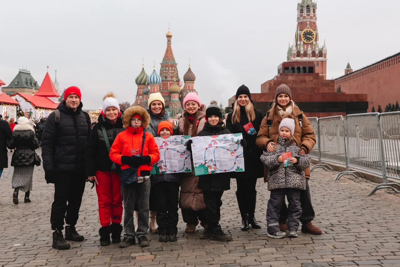 Москва с детьми может стать не обычной прогулкой, а квестом. Для семей доступны тематич...