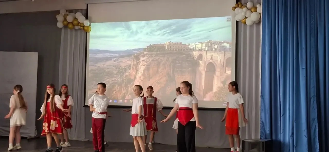 Неделя в пришкольном лагере 
🌈«Радуга» нашего Лицея была посвящена Году единства народов России.🇷�