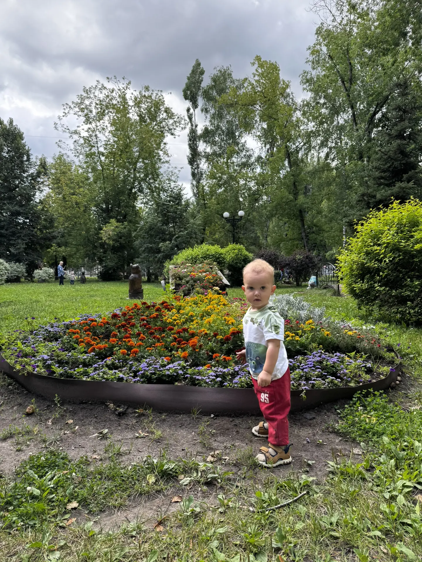 Всем доброго субботнего дня👋
Погодка сегодня так себе. Читаем целое утро книжки. Некоторые зачитаны