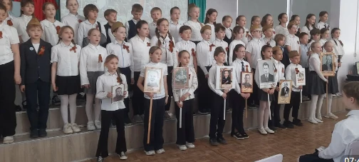 6 мая в преддверии Дня Победы в 3-х классах состоялся трогательный праздник «Через века, через года»