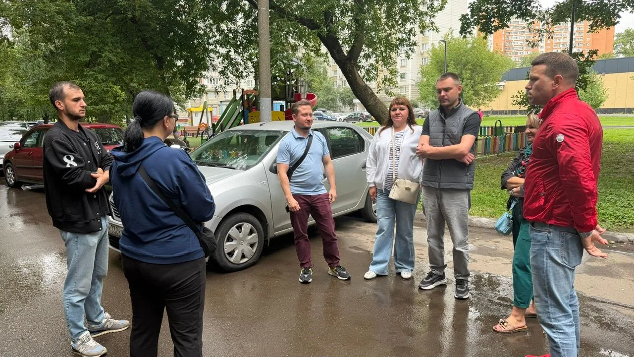 Глава управы района Бирюлево Восточное Александр Кучерявкин 25 июля провел плановый обход территории
