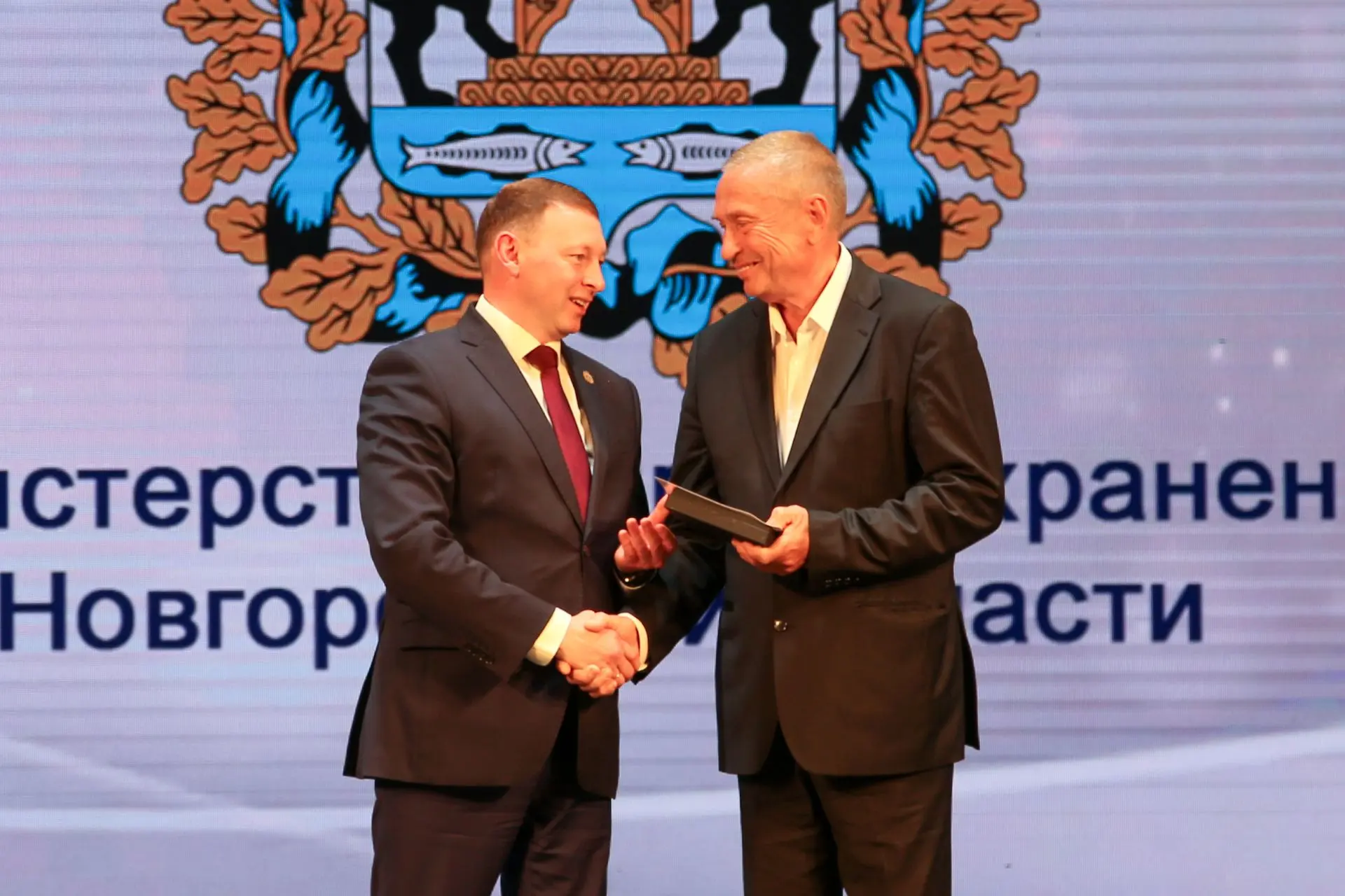 Наши врачи получили заслуженные награды! ✨

Сегодня в Новгородской областной филармонии звучали самы