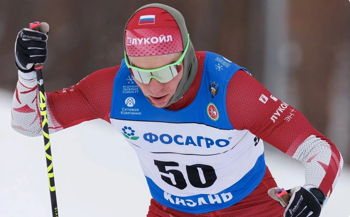 Александр Большунов, трехкратный олимпийский чемпион, признался, что из-за отстранения от международ