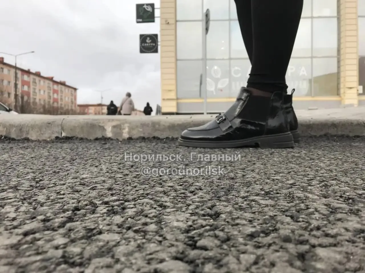 «Прошу Администрацию до приемки ремонтных работ на Театральной площади обратить внимани...