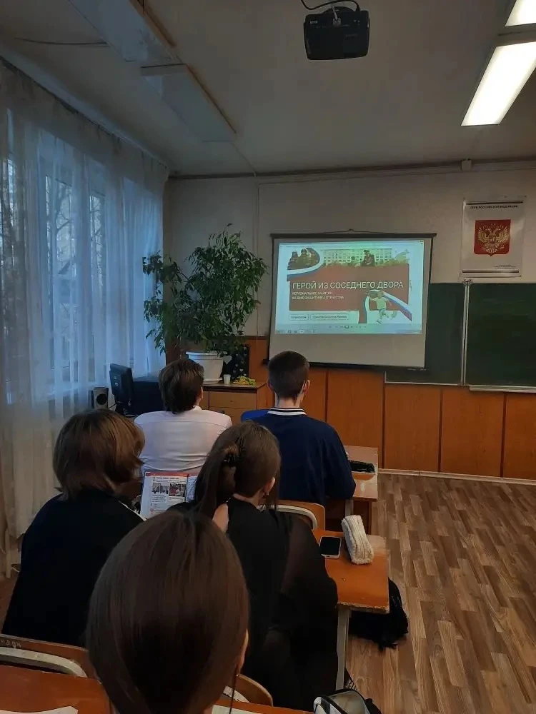 ✅  16 февраля - начало новой учебной недели. Линейка началась торжественным построением классов и ис