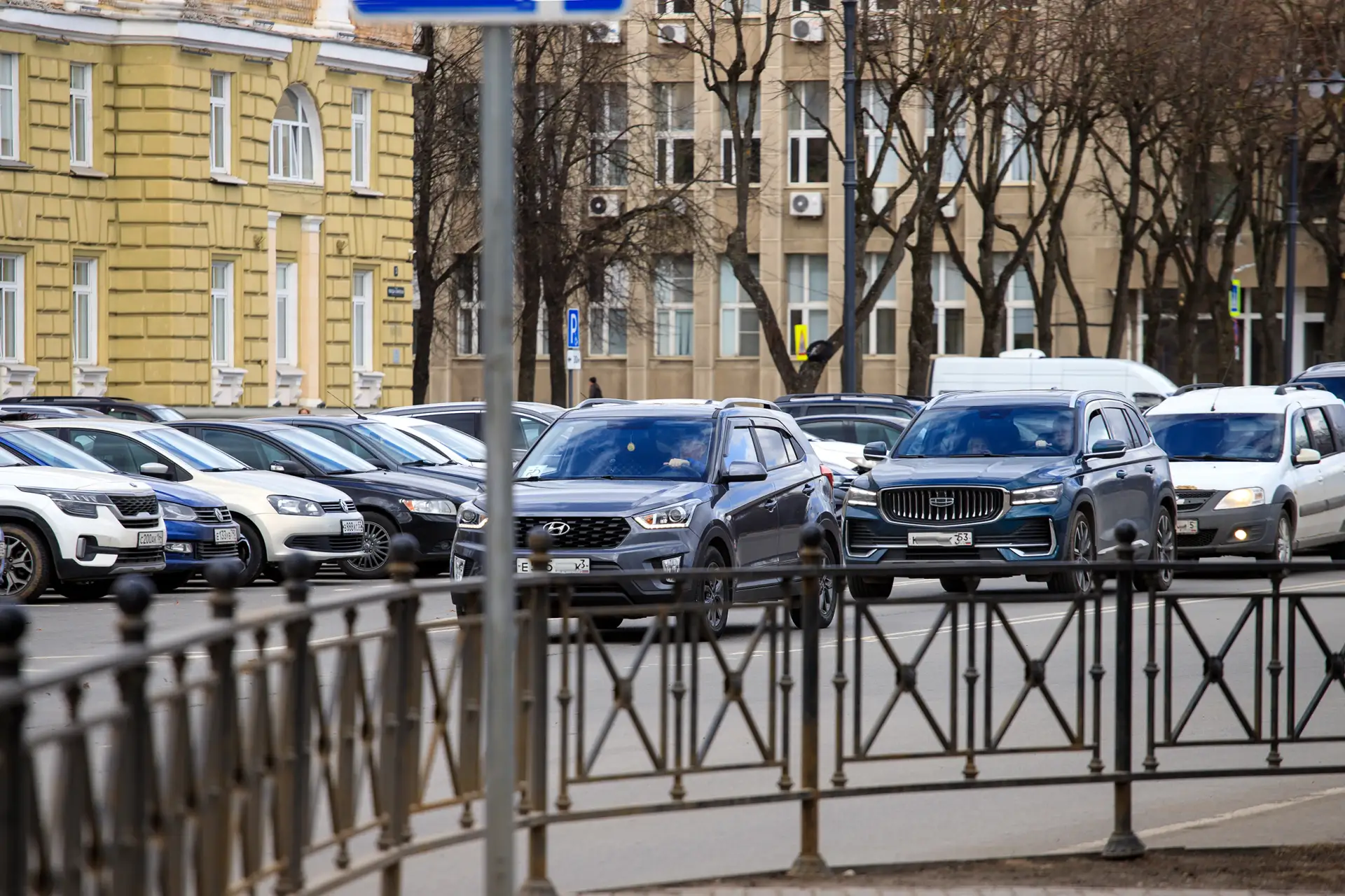 На перекрёстке в Великом Новгороде установили камеры для контроля «вафельницы»