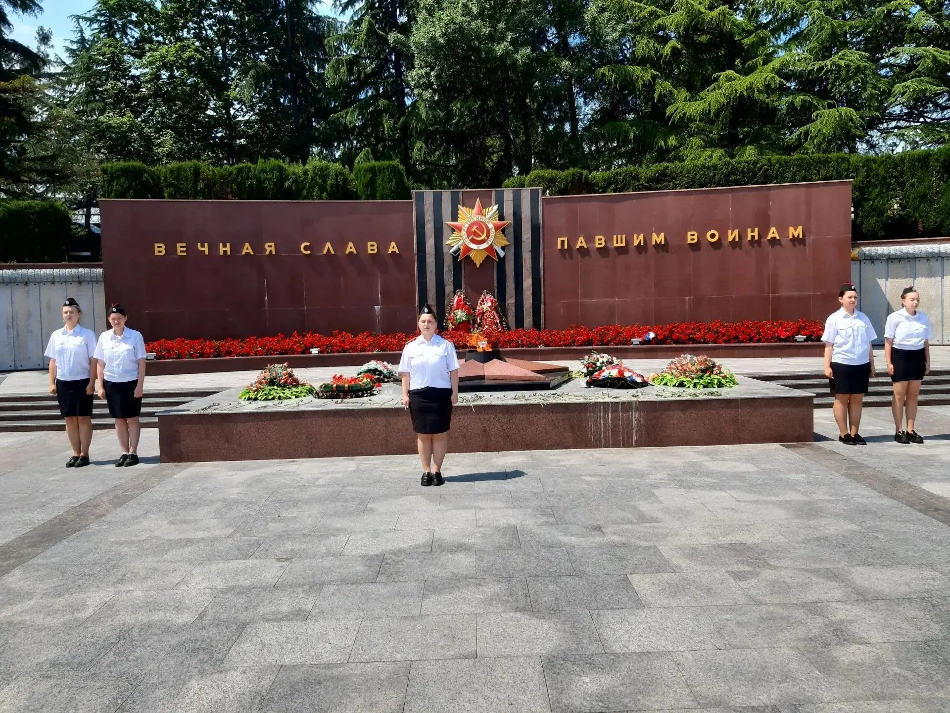 19 июня клуб казачьей молодежи нес почетную вахту №1 у мемориала Вечного огня. Для наших ребят это н