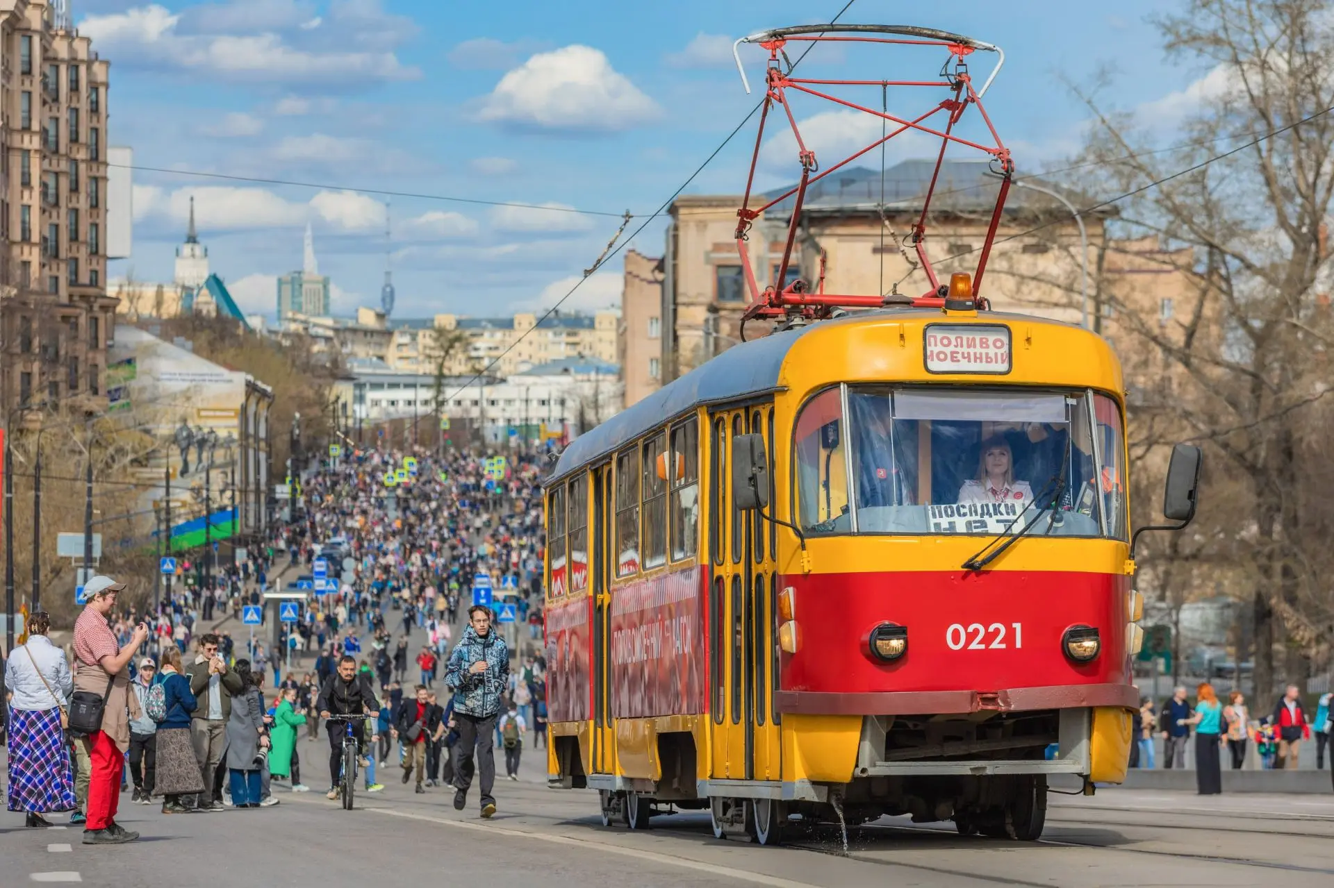 В День города по улицам Москвы пройдёт осенний парад трамваев.