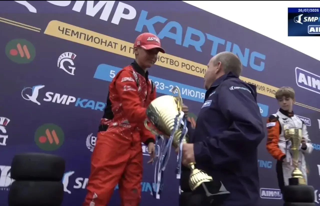 Наши победы🏅

Поздравляем Бибикова Алексея, ученика 7В класса, занявшего 2 место в 5 этапе Чемпиона