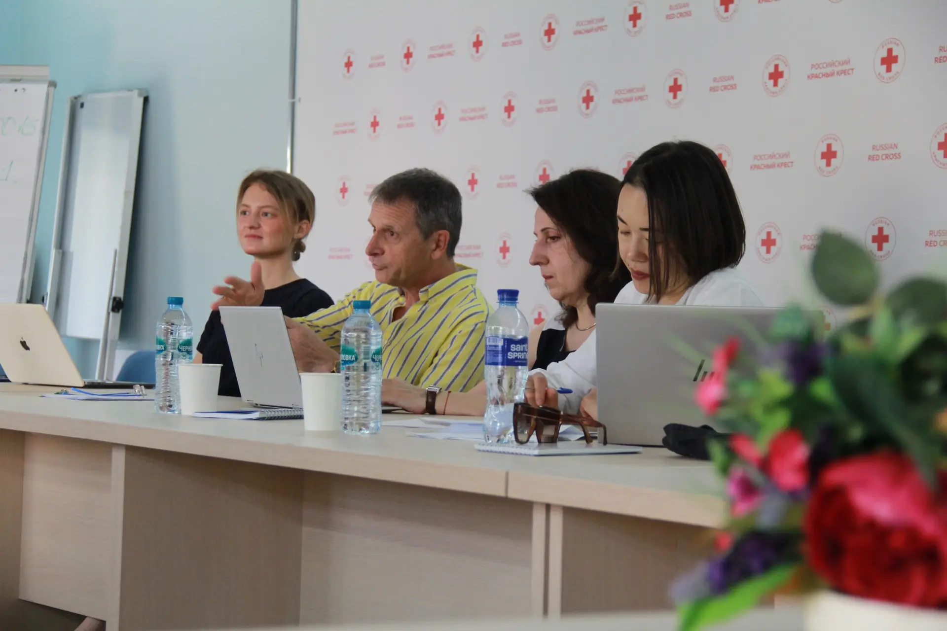 Как работает СПб РО РКК - показали международным коллегам ⛑️

10 июня прошла встреча делегации Между