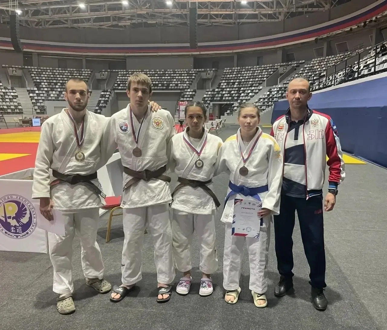 💪 Гордимся дзюдоистками из У(Т)ОР — Лейлой Сазанаковой и Вероникой Доможаковой!
Девушки взяли бронз
