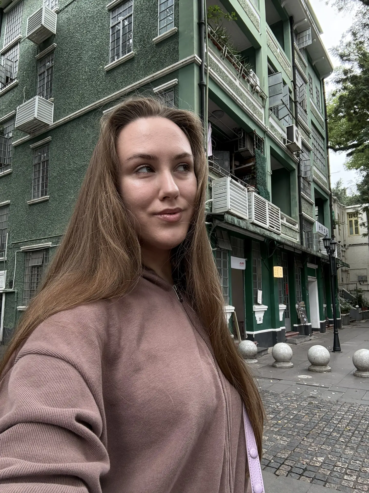 На европейском стиле 🫳🏻

хочется ходить и делать фото с каждым деревом..🌳😂
ну до чего же красиво