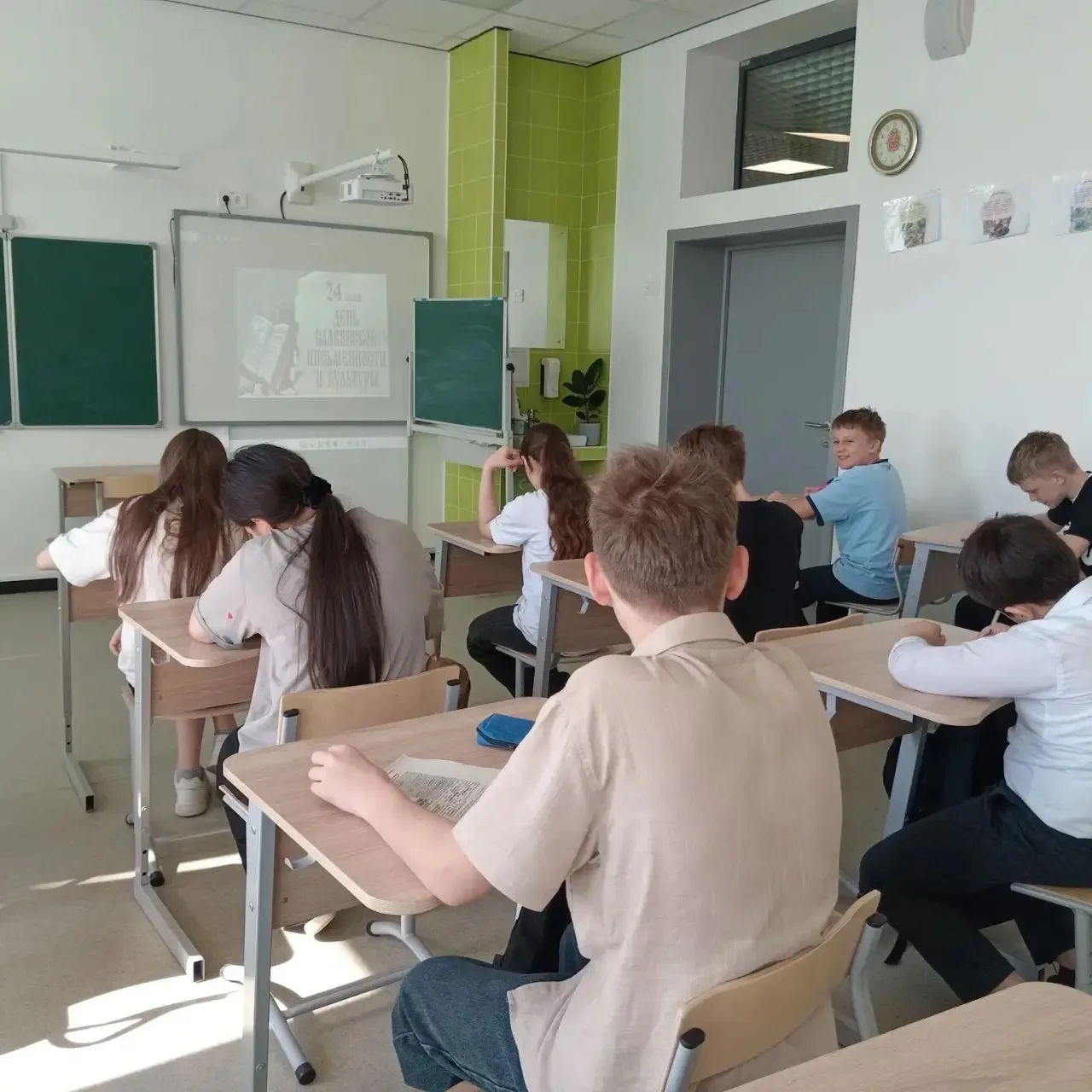 📝В честь Дня славянской письменности и культуры учащиеся 6д и 6е классов приняли участие в брейнстор