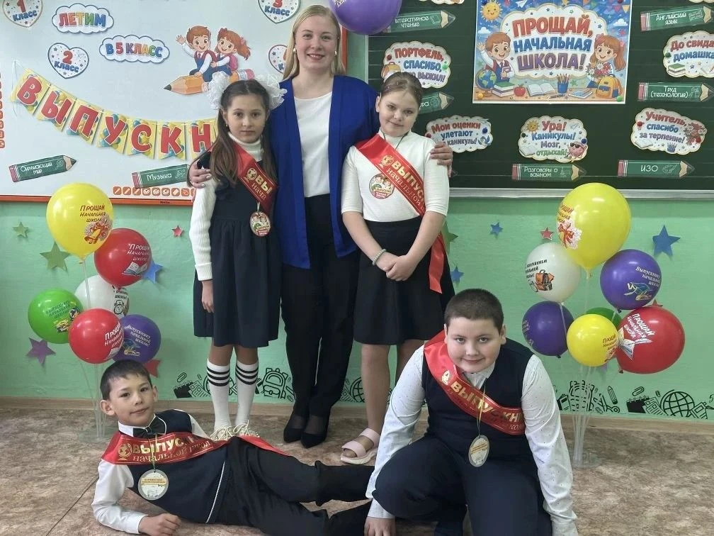 🎉Сегодня в нашей школе сразу два радостных события — прозвенели последние звонки и для четвертого, 