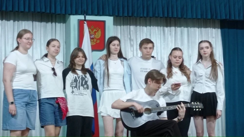 Сегодня состоялось торжественное открытие работы пришкольных лагерей. Лагерь " Эрудит "...