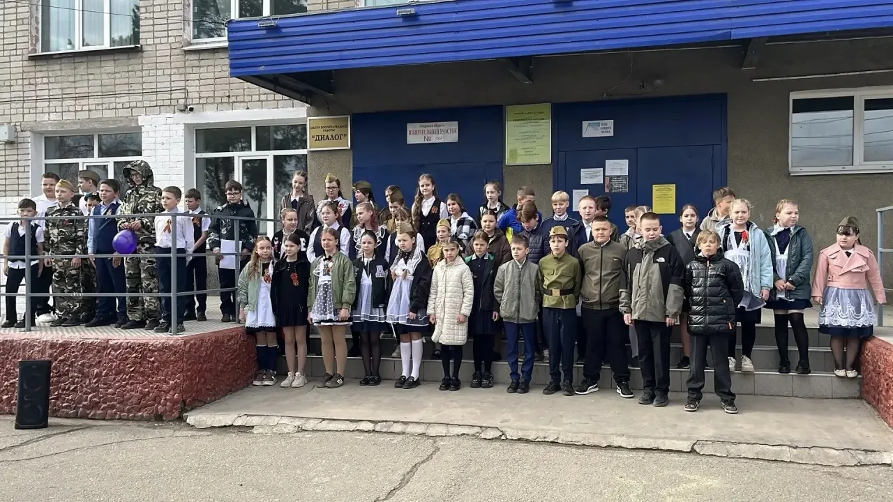 🎶День начался с песни Победы! 🎶  Вчера утро в нашей школе задало особенный, торжественный настрой! 🌅