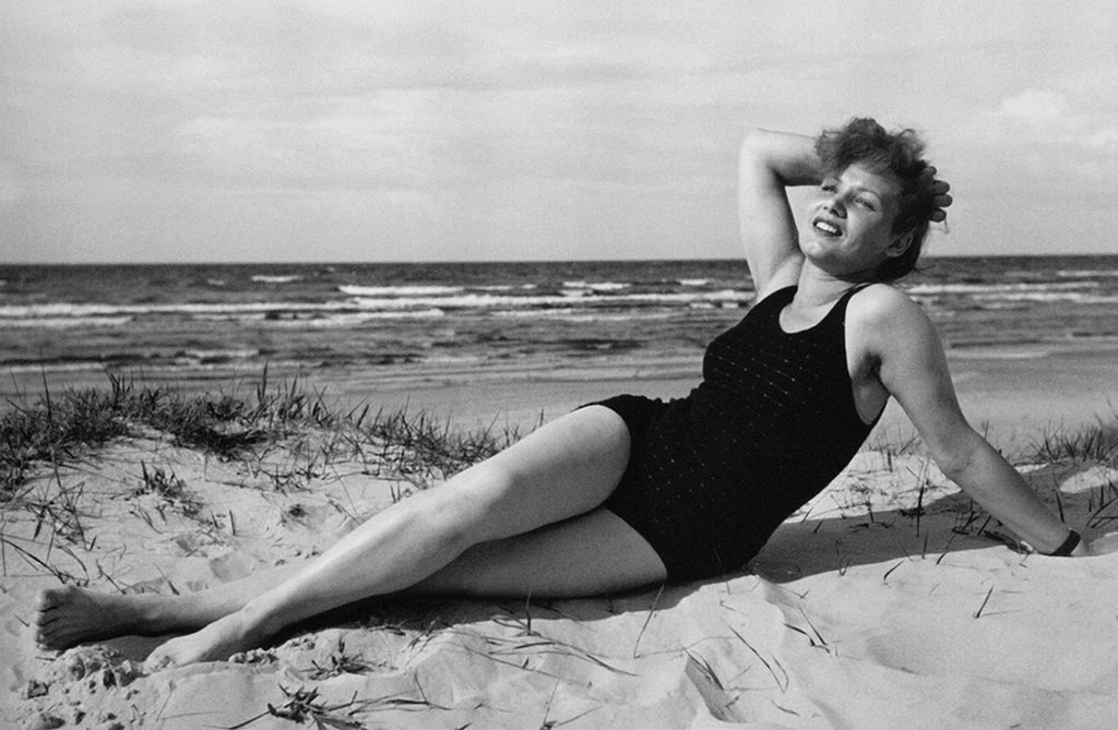 Суперзвезда 1940-х Лидия Смирнова на отдыхе. Начало 1950-х.