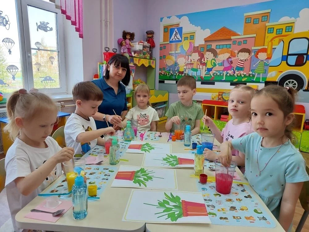 🤝Елецкие педагоги поделились оригинальной техникой рисования с коллегами из ДНР Воспитатели детского